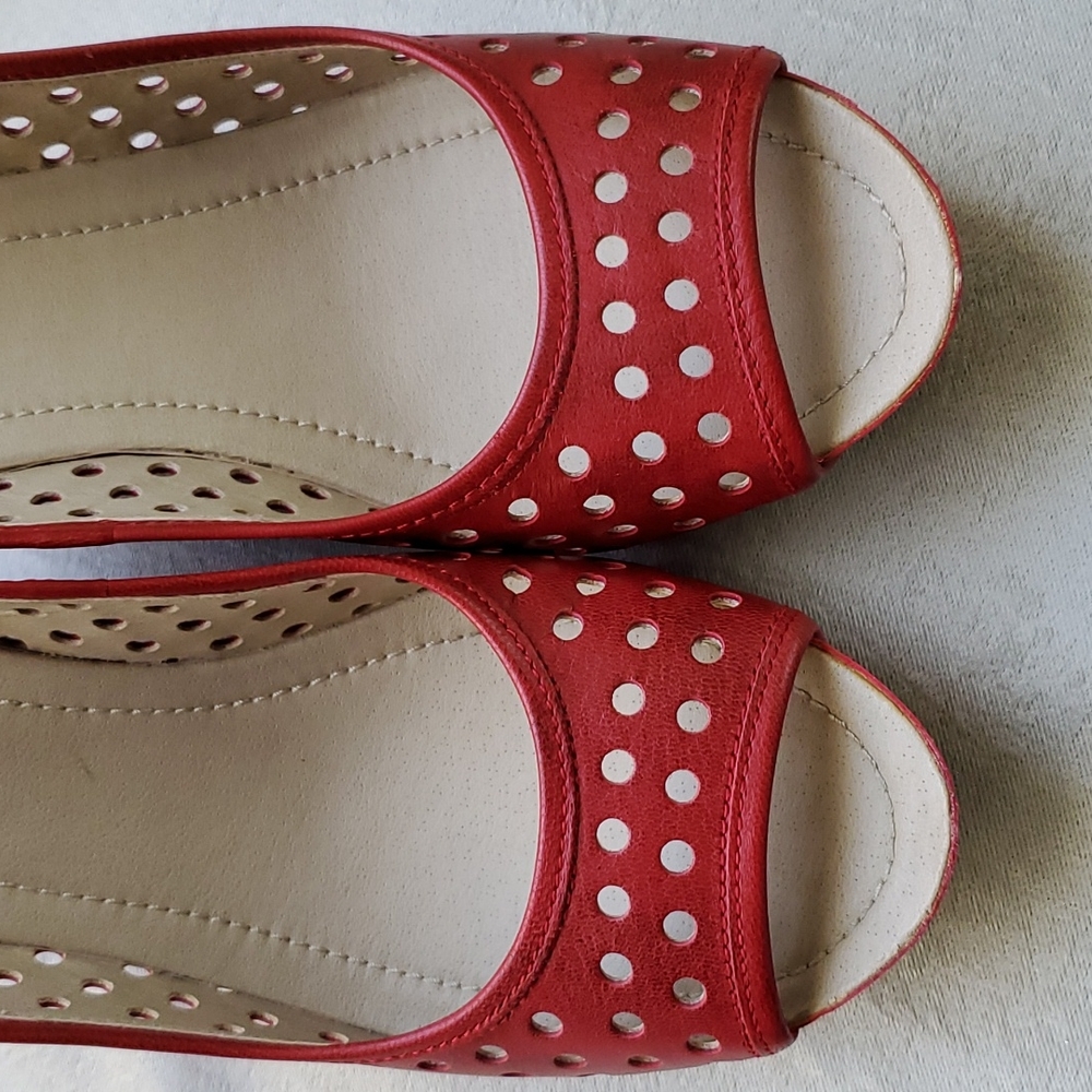 Kenneth Cole Reaction Leather Red Wedge Peep Toe Slingback Sandals SIZE: 10M - Picture 7 of 16